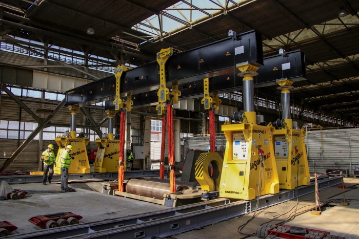 Megakrán géptelepítés hajlítógép áttelepítés  